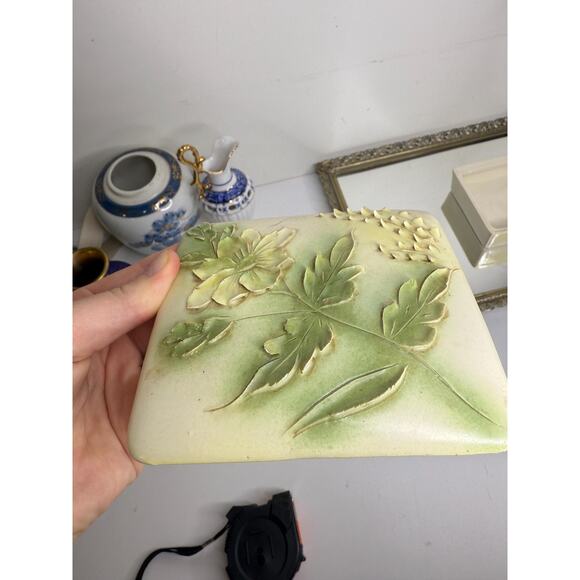 Beautiful Vintage Cream and Green Ceramic Dresser Box Raised Floral Decoration - Picture 3 of 10